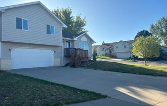 3 beds, 2.5 baths, $1,895