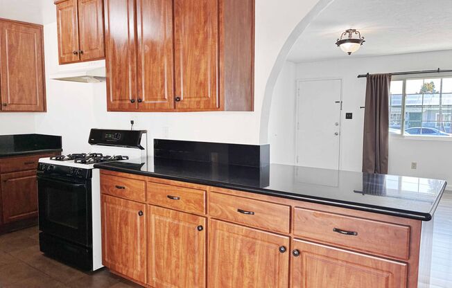 Bright 4BR Home with Solar, Spacious Yard & Modern Comforts in Jamacha-Lomita!