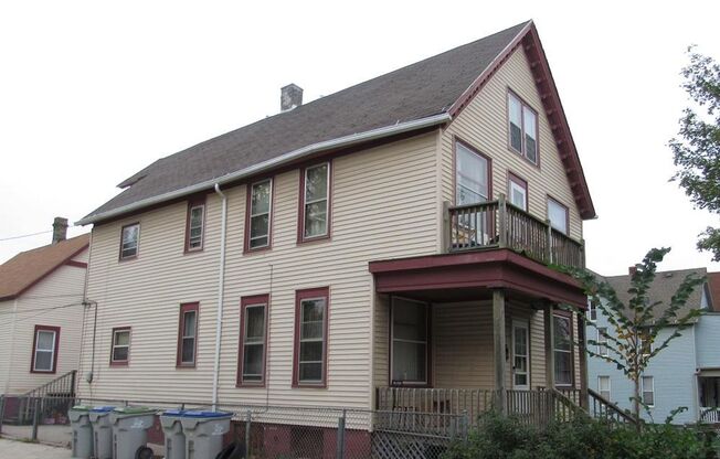 125-125A-125B W Hadley St
