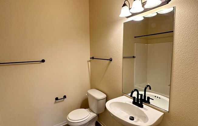 3 beds, 2 baths, $1,795, Unit 104
