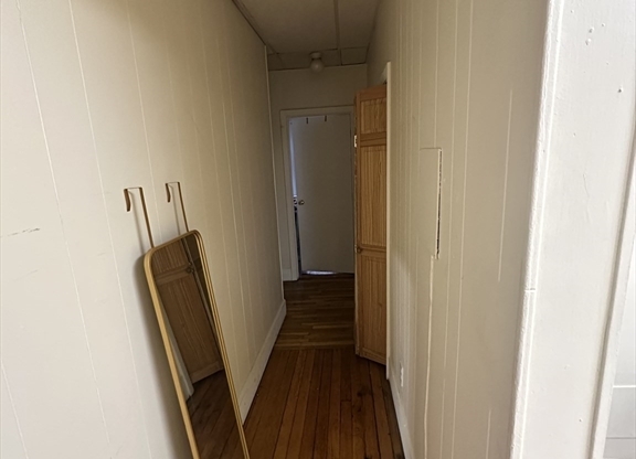 3 beds, 1 bath, 800 sqft, $3,650, Unit 2