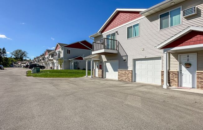 2 beds, 1.5 baths, 1,142 sqft, $1,620, Unit HO 137-02