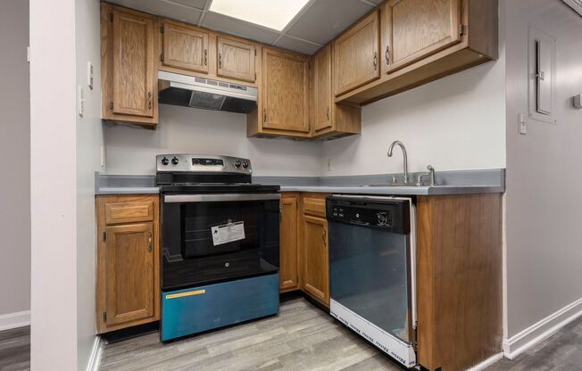 2 beds, 2 baths, $895, Unit 309