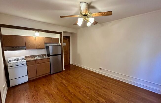 Studio, 1 bath, 320 sqft, $1,475, Unit 225-206