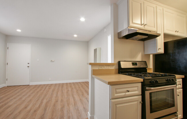 519 Hill St in Santa Monica!  Steps to Main St and the beach!