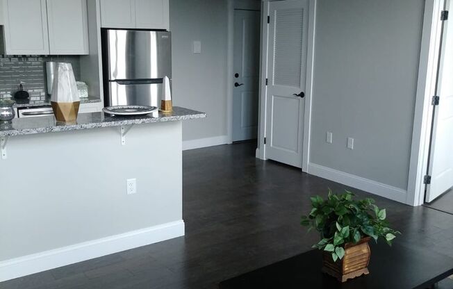 2 beds, 1 bath, 831 sqft, $2,100, Unit 305