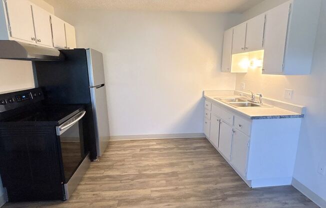 Spacious 1 & 2 Bedroom Apartments in East Colorado Springs!