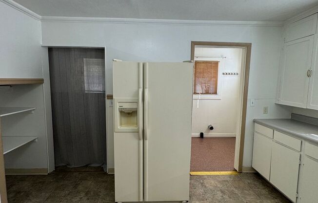 2 beds, 1 bath, $1,295