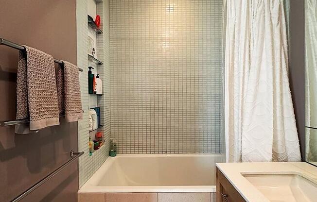 1 bed, 1 bath, 847 sqft, $5,200, Unit 4C