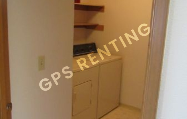 2 beds, 1 bath, $1,595, Unit 8530-B Upper