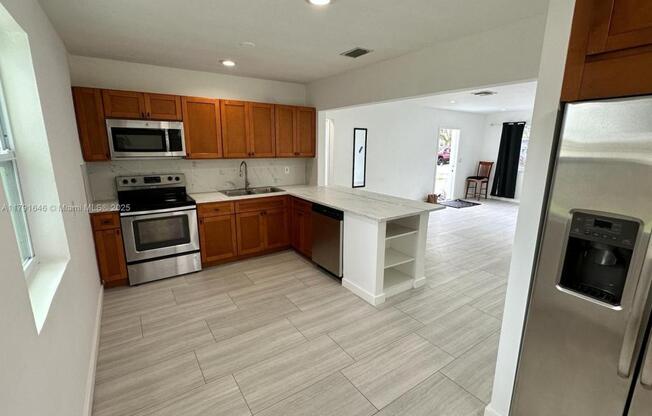 708 SW 6 ST