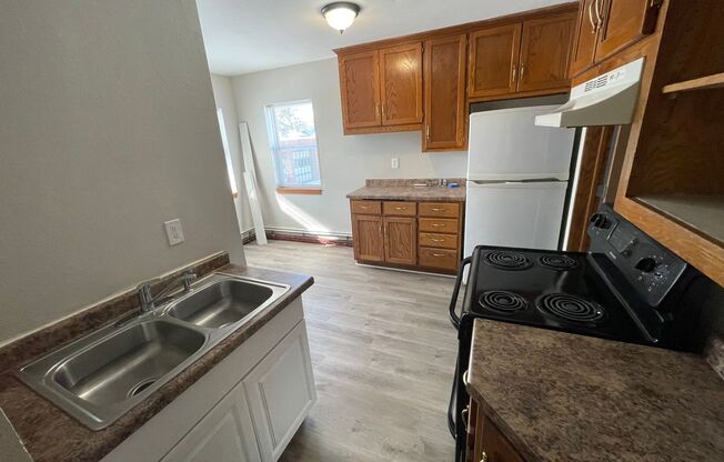 2 beds, 1 bath, 840 sqft, $975, Unit 3