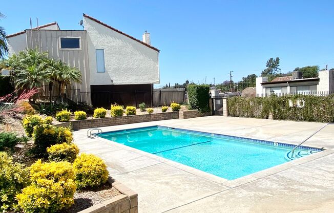 <<< Mid Term rental, pool, new kitchen, attached garage >>>