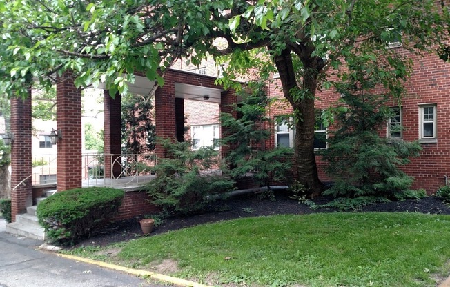 2 beds, 1 bath, $1,675, Unit C2