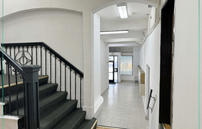 Studio, 1 bath, 350 sqft, $989, Unit 112