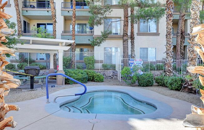 2 beds, 2 baths, $1,400, Unit BLDG #14