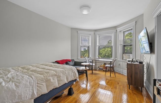 64 Charlesgate E