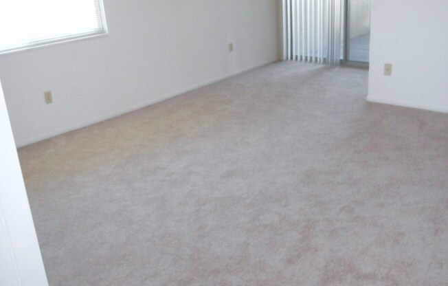 3 beds, 2 baths, 1,265 sqft, $1,242, Unit 08 - 811