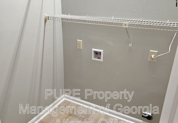 582 HARCOURT PL SE