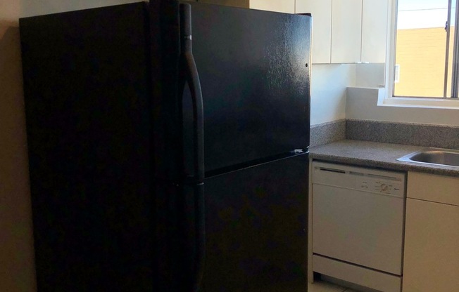 2 beds, 1 bath, $2,550