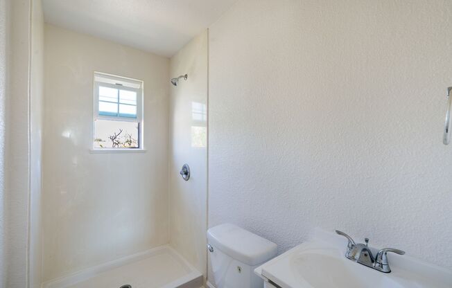 Studio, 1 bath, 400 sqft, $1,700