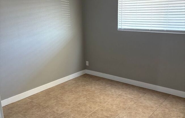 updated 2 bedroom Tempe apartment / 1st month Free move in special
