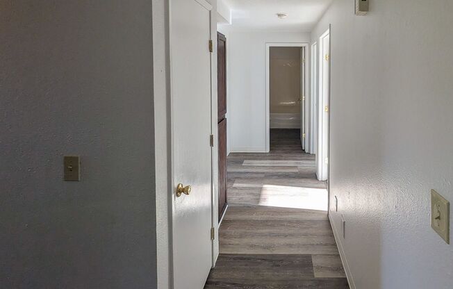 2 beds, 1 bath, 889 sqft, $1,295, Unit 41