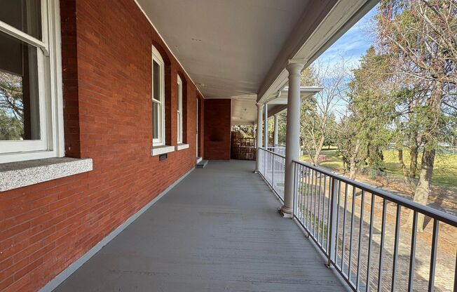 1 bed, 1 bath, 617 sqft, $1,275, Unit 1111