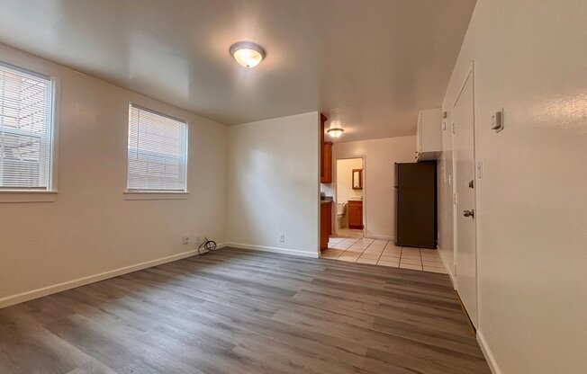 1403 21 AVE