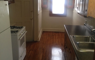 3 beds, 1 bath, $1,000