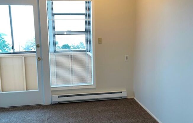 2 beds, 1 bath, $1,695, Unit Unit #19