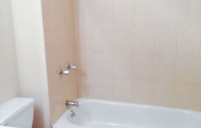 3 beds, 2 baths, 1,580 sqft, $4,400, Unit 2454-1F