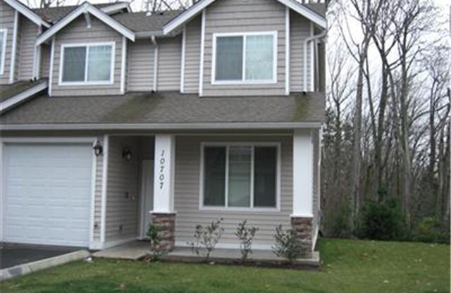 Light and Bright 3 bedroom 2.5 bath Townhome in Renton