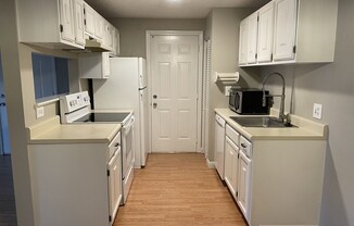 2 beds, 1 bath, 800 sqft, $2,300, Unit 15