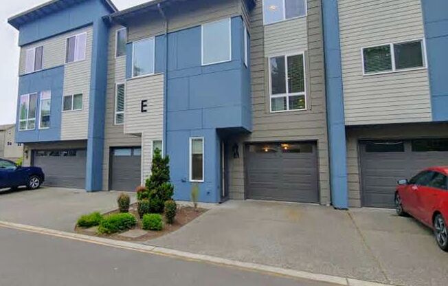 Stunning Contemporary Townhouse-Lynnwood
