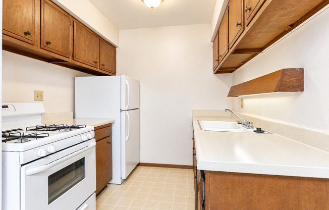 2 beds, 1 bath, 846 sqft, $1,299, Unit 7808 - 4