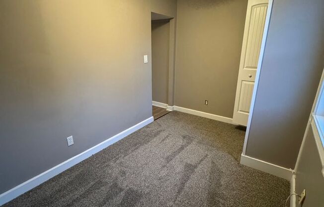 3 beds, 1 bath, $1,075