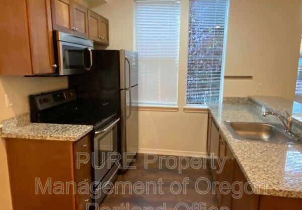 5490 SE MILWAUKIE AVE