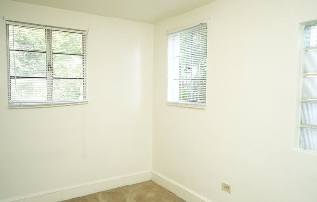 2 beds, 1 bath, $1,450, Unit Apt #A