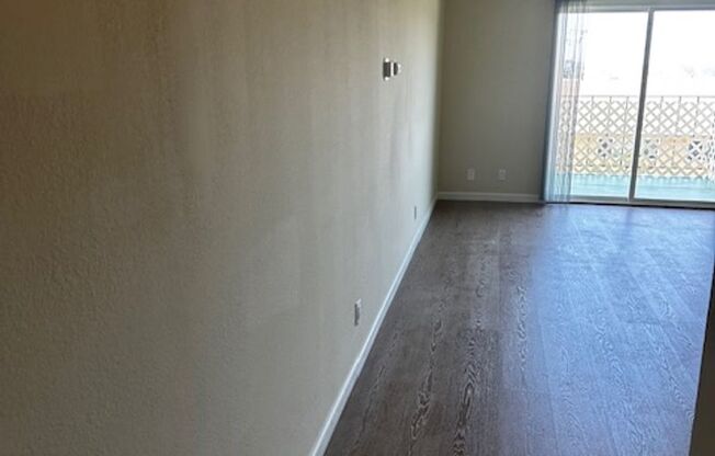 2 beds, 1.5 baths, 960 sqft, $2,500, Unit 27