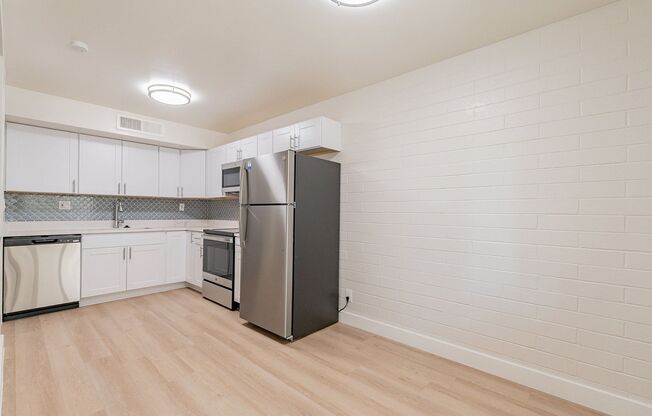 2 beds, 1 bath, $1,400, Unit 3