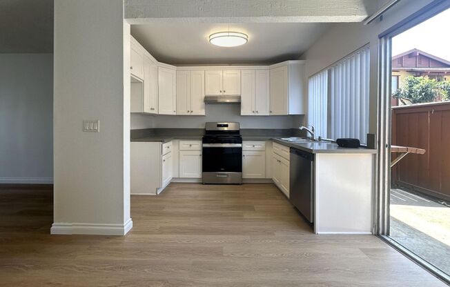 2 beds, 1 bath, 900 sqft, $2,145, Unit 158