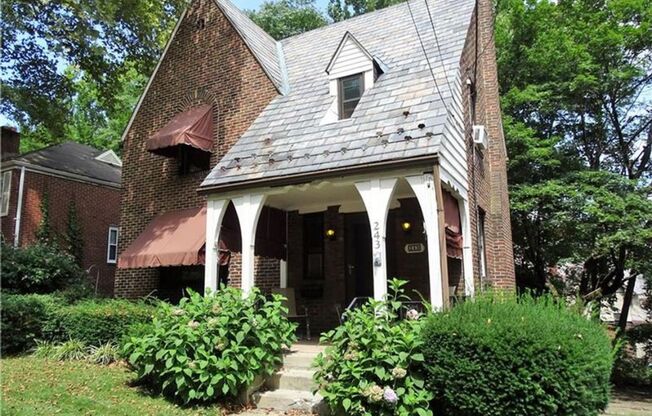 Beautiful 3 bedroom, 1.5 Bath in Mt. Lebanon!!