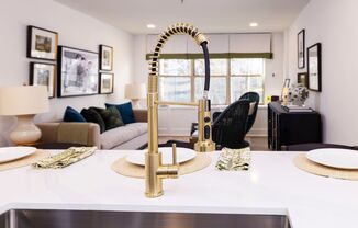 1 bed, 1 bath, 800 sqft, $2,000, Unit B512