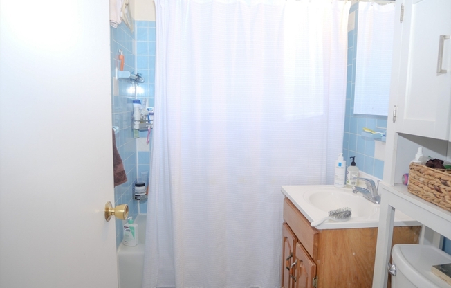 Studio, 1 bath, 999 sqft, $1,950, Unit 33