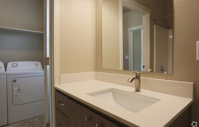 Studio, 1 bath, 549 sqft, $1,325, Unit 316