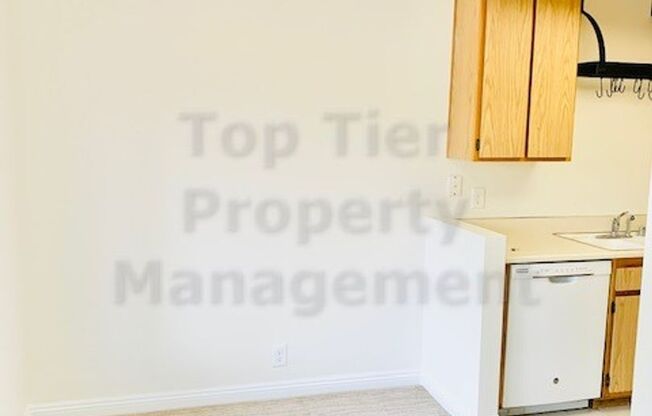 Beautiful 2 Bd/1 Ba, 806 sf upper unit condo located in very desirable La Jolla Colony community