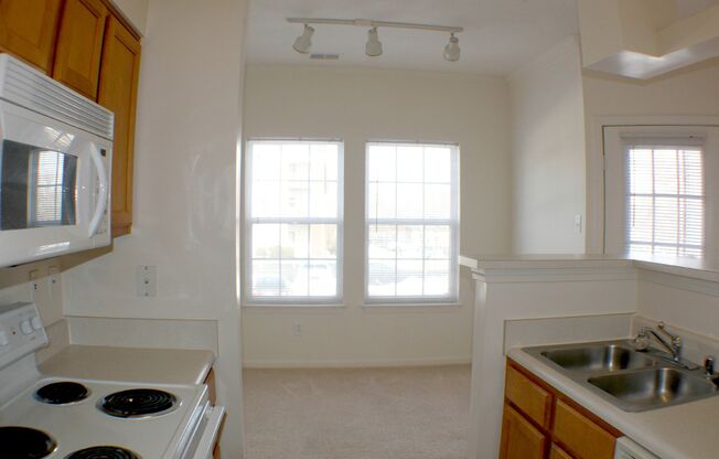2 beds, 2 baths, 1,033 sqft, $1,499, Unit 12-12305