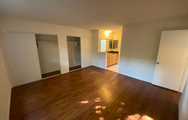 2 beds, 2 baths, $2,670, Unit E