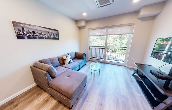 2 beds, 1 bath, 719 sqft, $2,795, Unit 209